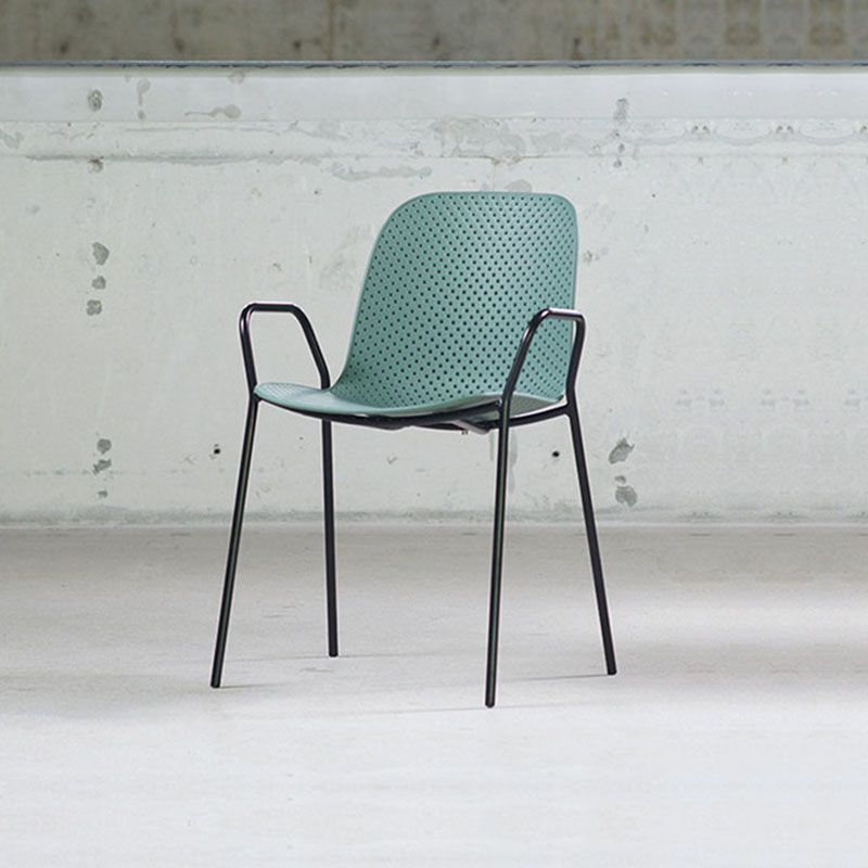 Chaise d'intérieur contemporaine avec accoudoirs et dossier solide en métal (Ensemble de 4)