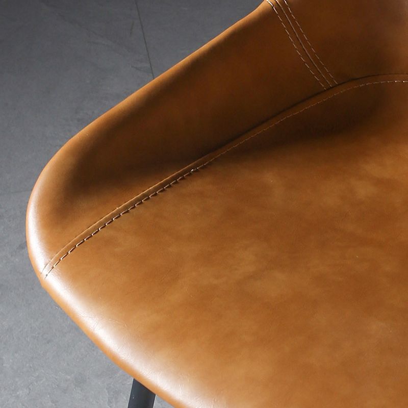 Taburete de bar moderno para interior, de cuero, sin brazos, con reposapiés, base metálica