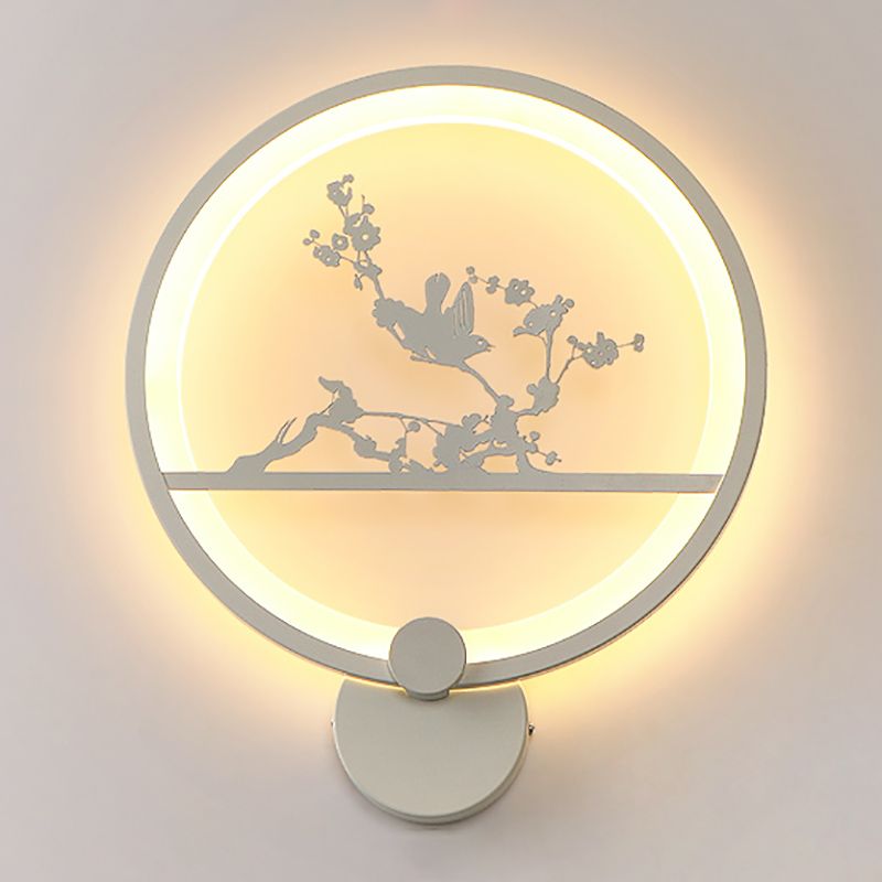 Unique Shape Metal Wall Light Modern Style 1-Light Wall Mounted Light Fixture in White