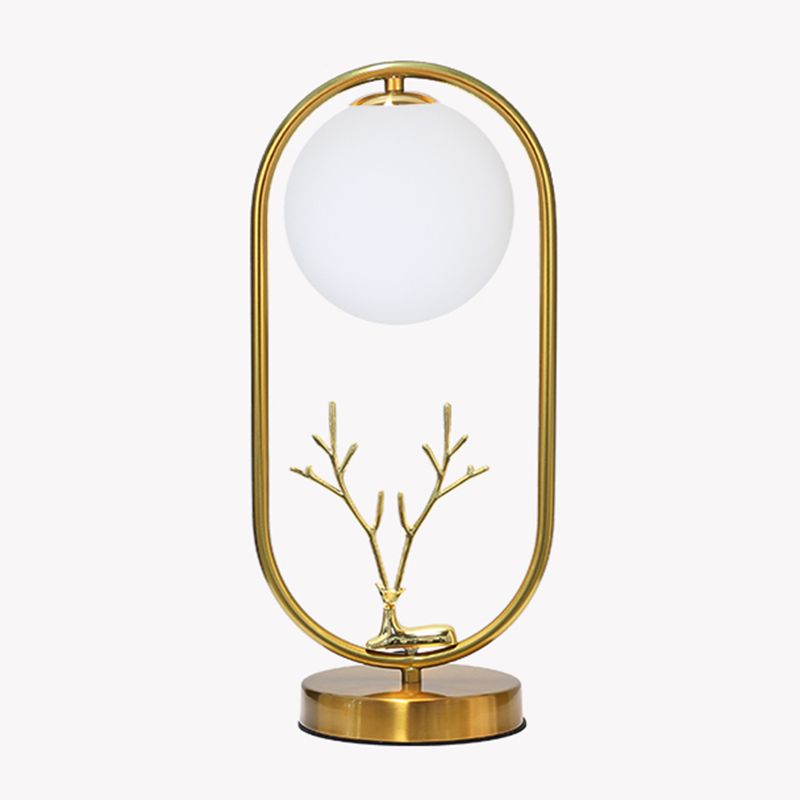 Lámpara de soporte de noche de los ciervos de latón Nordic Ball Glass Table de vidrio Luz para sala de estar