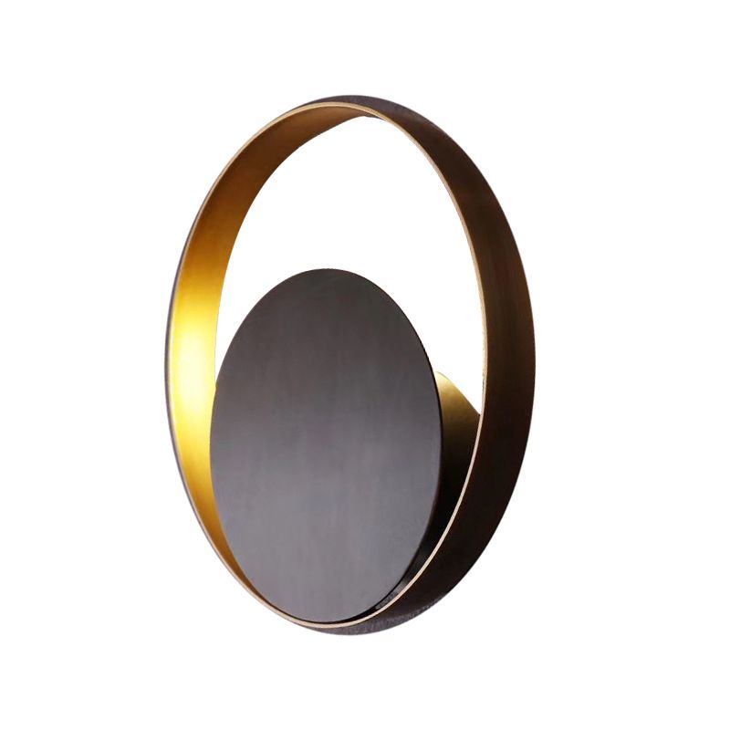 Luce di applique a parete rotonda post-moderna Luce a parete in metallo contratto per camera da letto