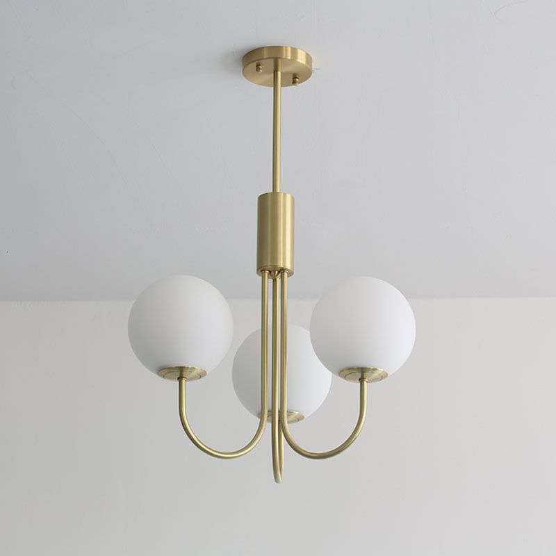Witte glazen bol ophanging verlichtingsarmaturen moderne stijl 3-lights hanger kroonluchter in messing