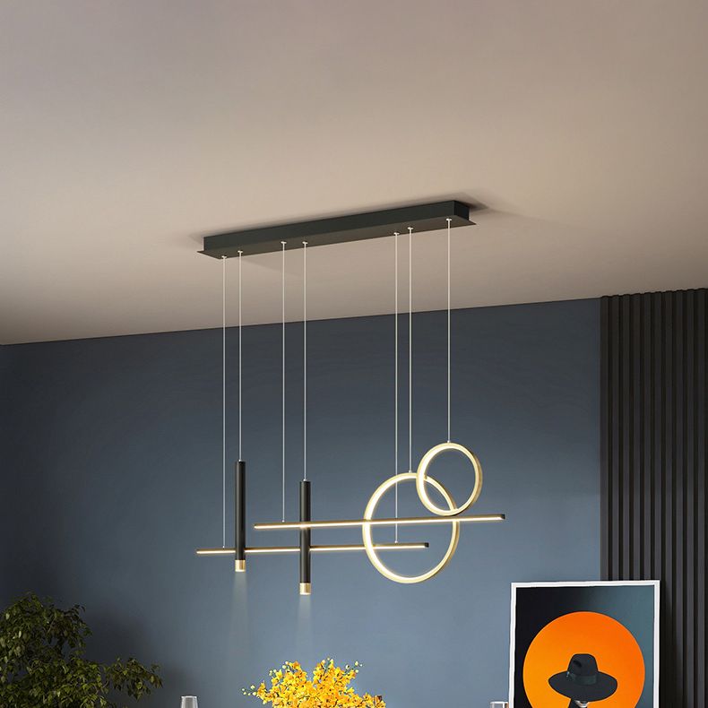 Éclairage à île LED minimaliste Lumière de lustre de l'île linéaire avec une teinte métallique