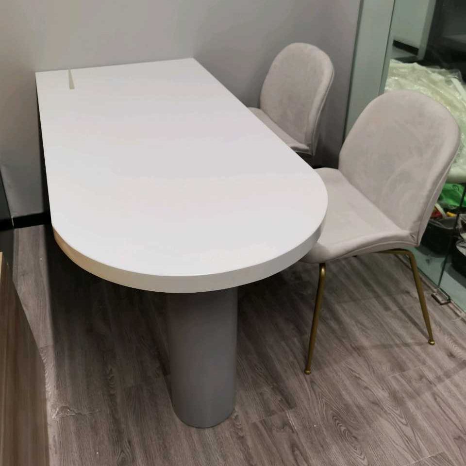 Mesa de comedor contemporánea de madera sólida Mesa de forma de madera de pino para la cocina