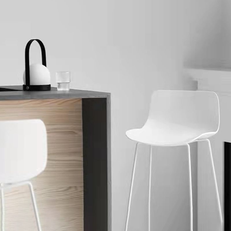 Scandinavian Low Back Counter Stool Plastic Armless Counter Chair