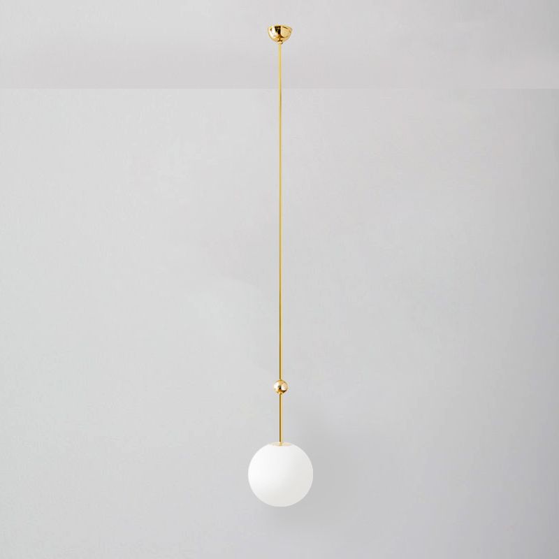 1 suspension de la tête de chambre à coucher léger simple Gold pendentif suspendu avec une teinte en verre de lait à balle, 39 "/ 47" H