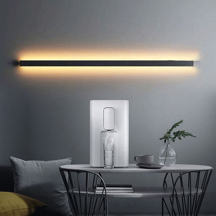 Linear Shape Metal Wall Light Modern Style 1 Light Wall Mounted Light in Black
