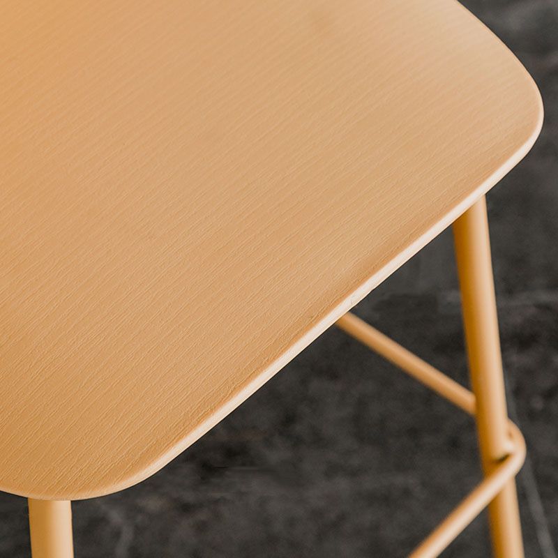 Scandinavian Footrest Metal Barstool Matte Finish Coffee Shop Stool