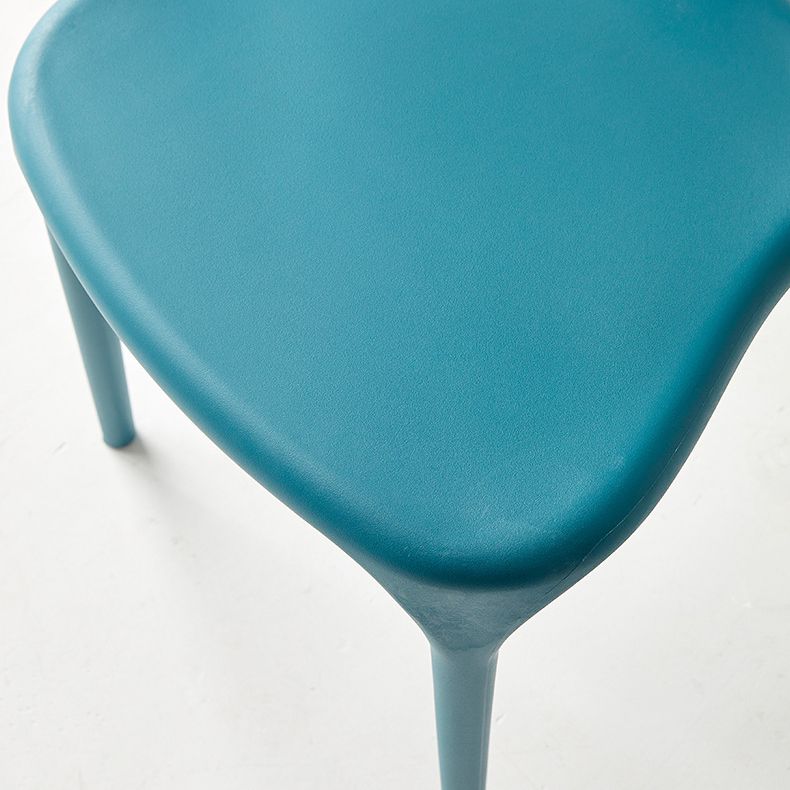 Kunststoff moderner Küchenseitenstuhl 20 '' breiter mattes Finish Armstuhl mit 4 Beinen