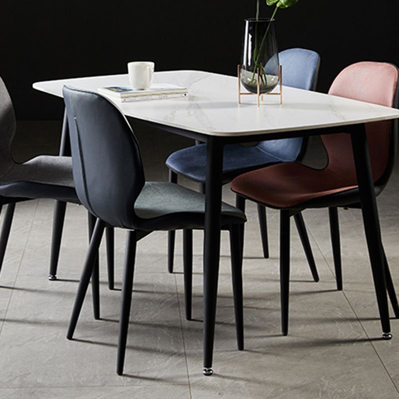 Chaise latérale tapissée de restaurant contemporain finition mate Parsons dinant la chaise