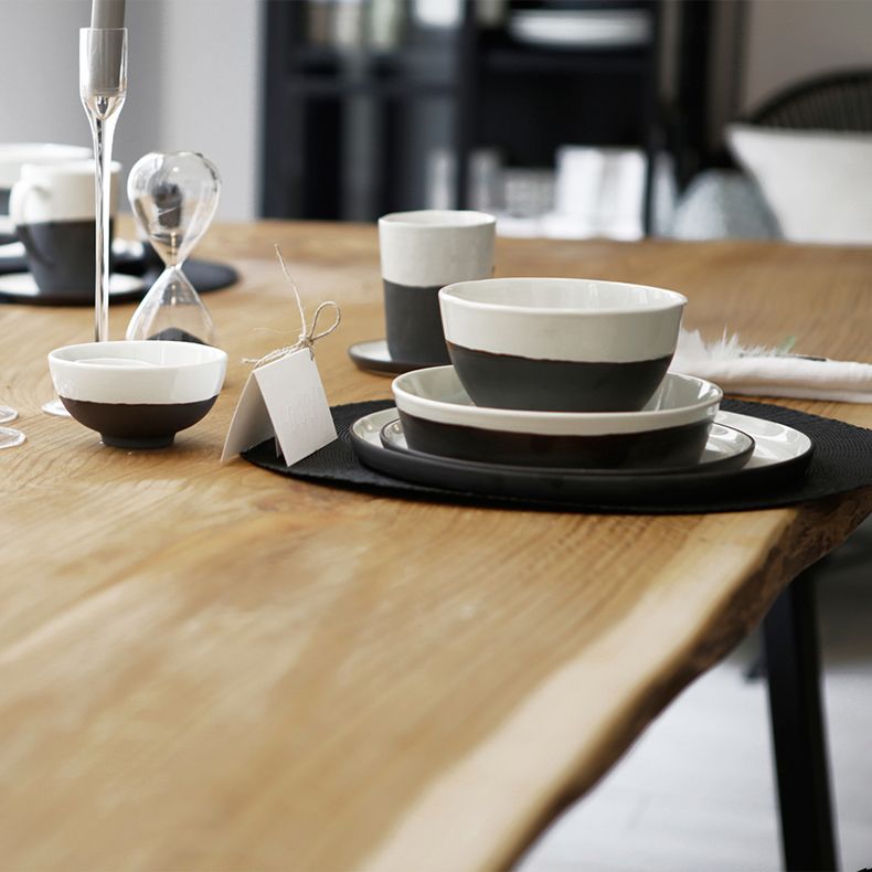 Industrieel vast hout kaki eettafel rechthoekige vorm eettafel met sleeënbasis