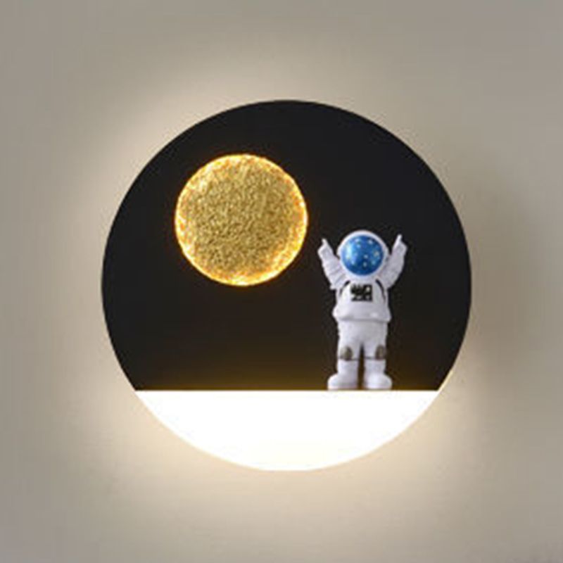 Creative Astronaut Wall Light Modern Style LED Wall Light Fixture for Bedroom