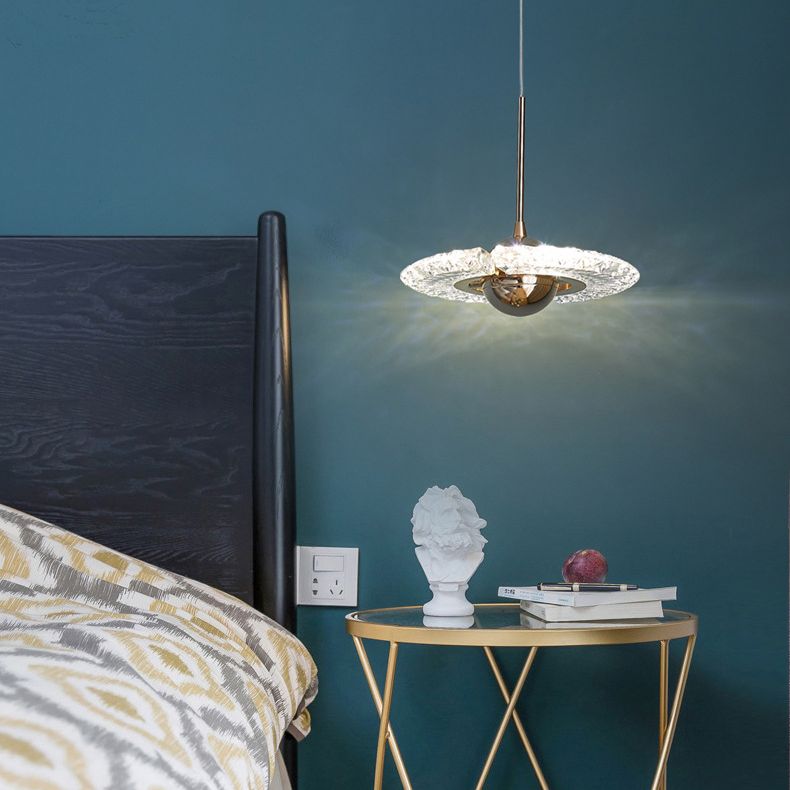 Gold geometrische LED-LED-Anhänger Licht im modernen Luxusstil Zine-Alloy-Hanglicht mit Acrylschatten