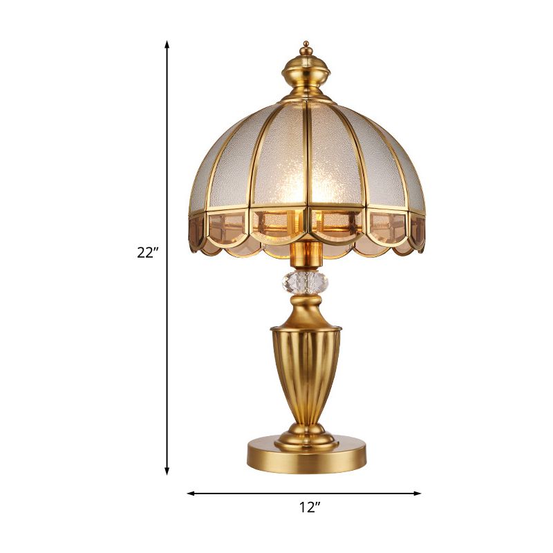 1 Testa glassata di vetro notturno Colonialismo oro Dome Ode Lampada da tavolo in metallo camera da letto con accento di cristallo chiaro