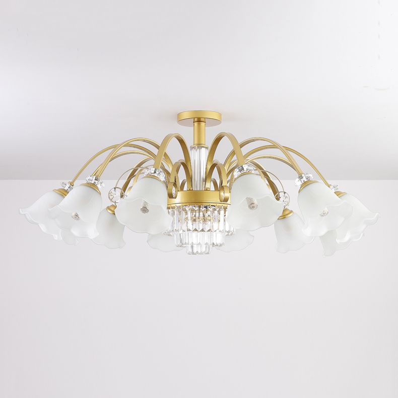 Éclairage de plafond multi-tampon traditionnel à lampe métallique avec une teinte en verre de fleur