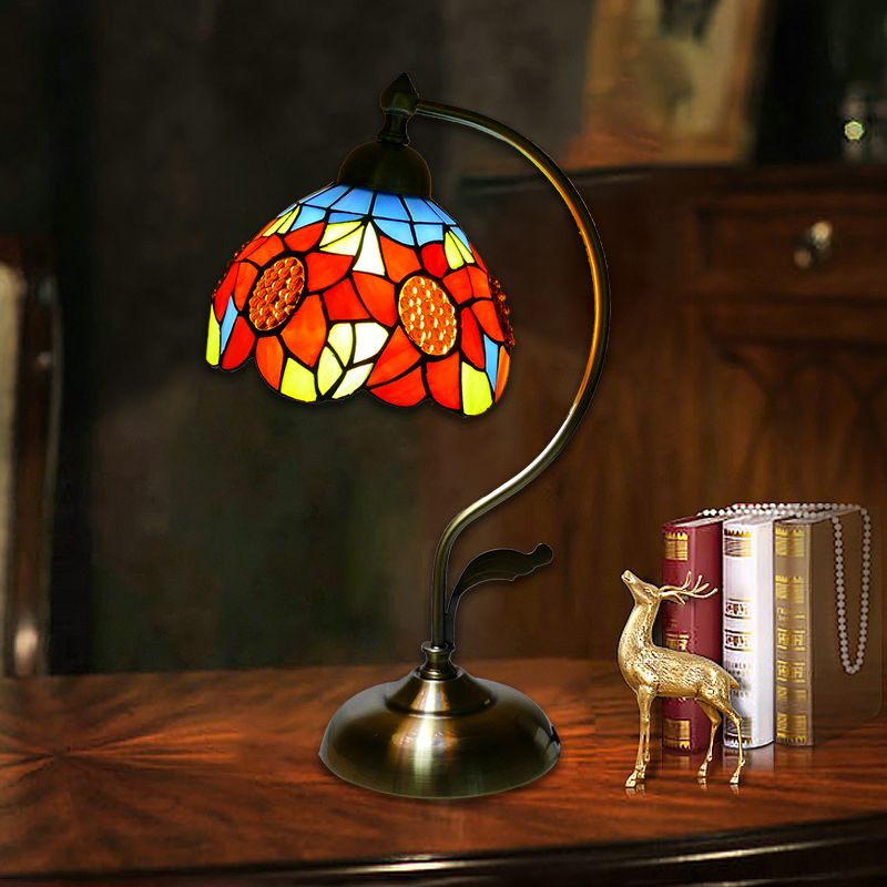 Lámpara de mesa de cuello de cisne 1 cabeza de metal tiffany luz de noche con sombra de vidrieras para restaurante