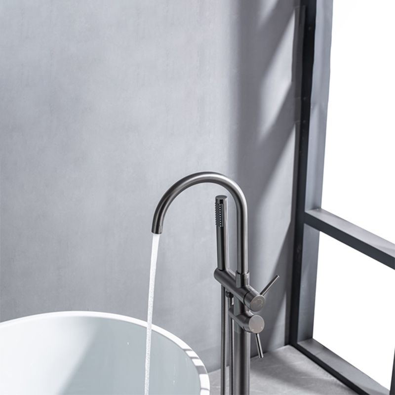 Floor Mounted Metal Freestanding Tub Filler Swivel Freestanding Faucet with Spray Gun