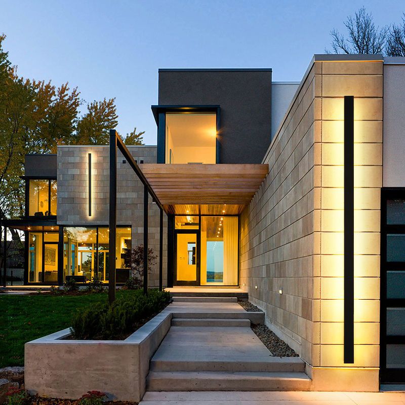 Linear Shape Wall Mount Lamp Modern Style Metal Sconce Lamp in Black for Exterior Wall