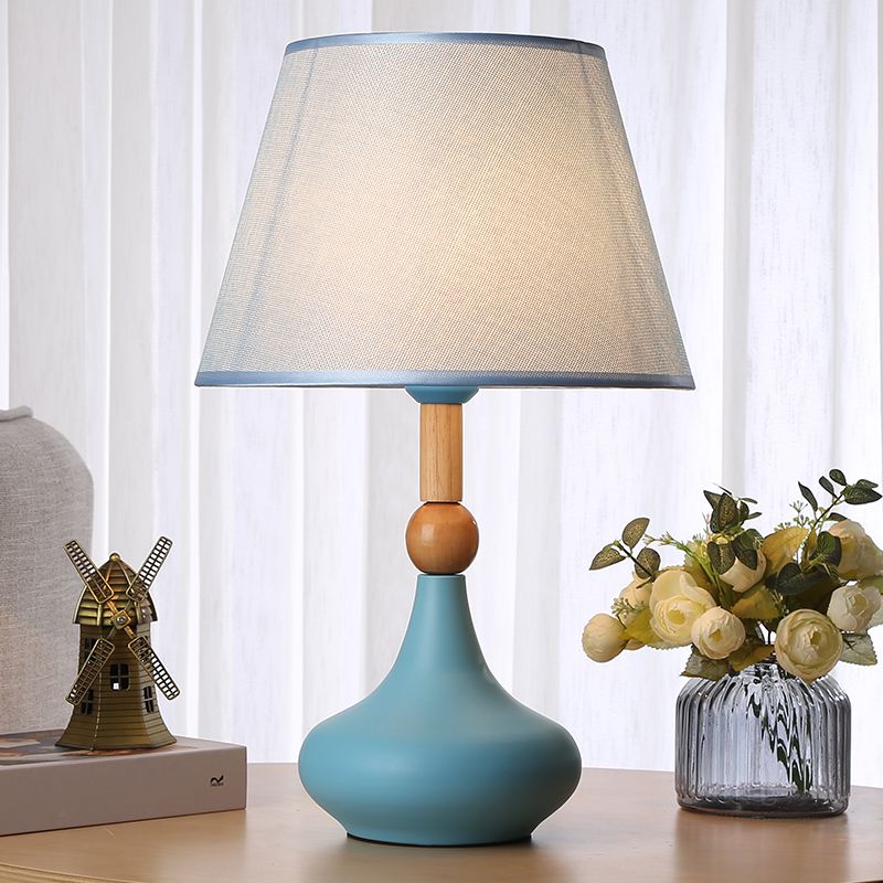 Éclairage de tâche en baril Tissu macaron 1 tête gris / rose / bleu table de table de nuit avec base de vase métallique
