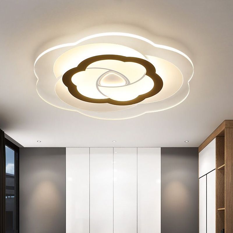 Nordic Flower Flush Ceiling Light Acrylic Living Room LED Flush Mount Lighting Fixture in Clear