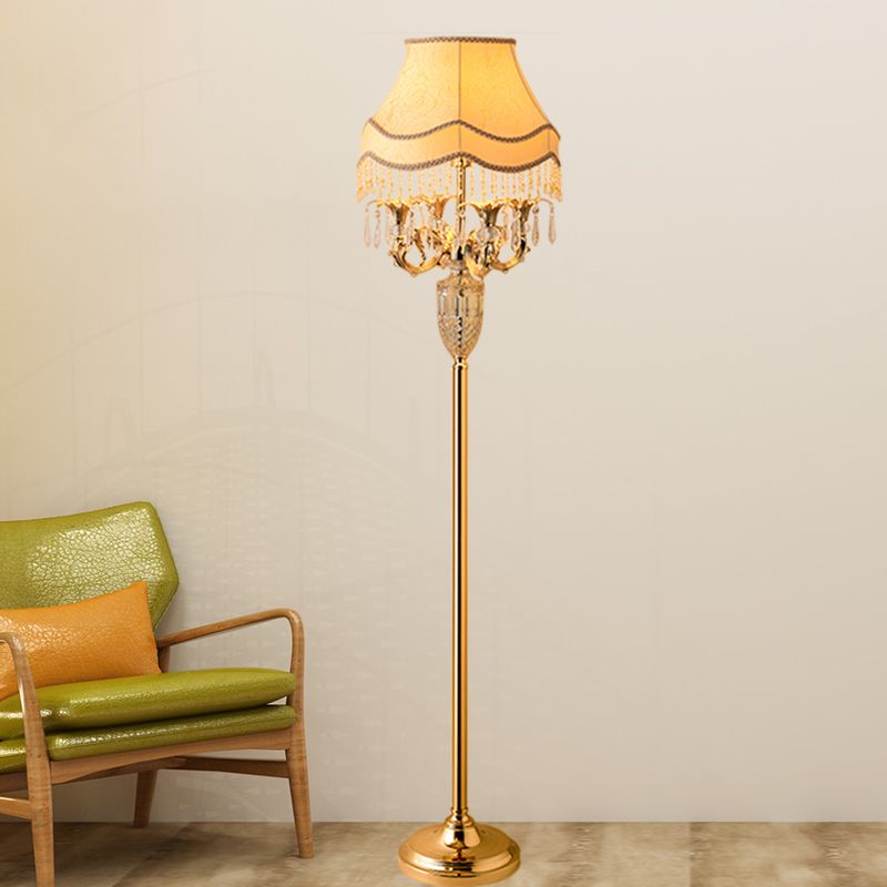 Lámpara de pie de pie de candelabra de 1 cabeza de 1 cabeza lámpara de lectura de piso de cristal de oro tradicional con sombra de tela beige