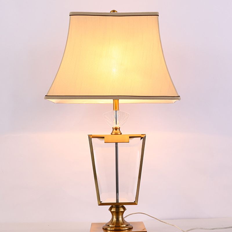 1 tête de chevet de chevet Light modernisme lampe de nuit beige avec teinte en tissu cloche