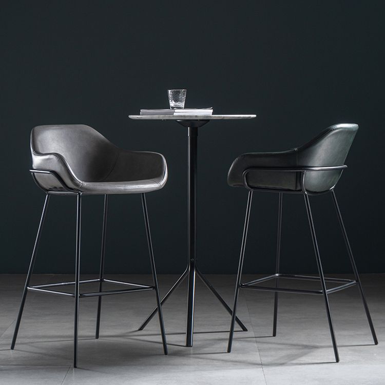 Taburete de bar con respaldo bajo de hierro industrial, taburete alto para interiores simple con asiento de cuero