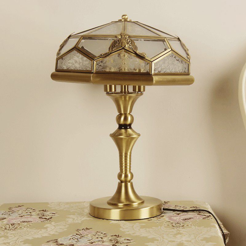 Lampada da tavolo classica con paralume a ciotola Lampada da notte con pannelli in vetro satinato a 3 luci in ottone per camera da letto