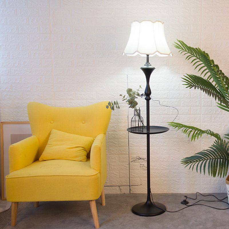 Glockenförmige Stoffstock-Lampe traditionelle Ein-Bulb-Wohnzimmer stehendes Licht mit überbackener Verkleidung
