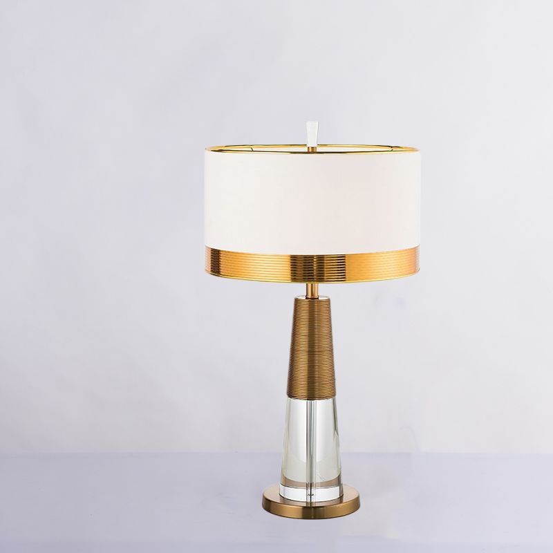 1 Kopftischlampe zeitgenössischer Drum Fabric Shade Nachttisch Licht in Weiß mit klarer Kristallbasis