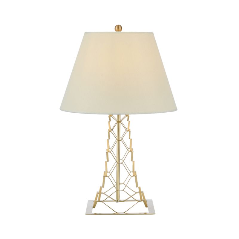 Lampada da tavolo con struttura a torre Lampada da notte moderna in metallo con finitura dorata a 1 lampadina con paralume conico in tessuto bianco