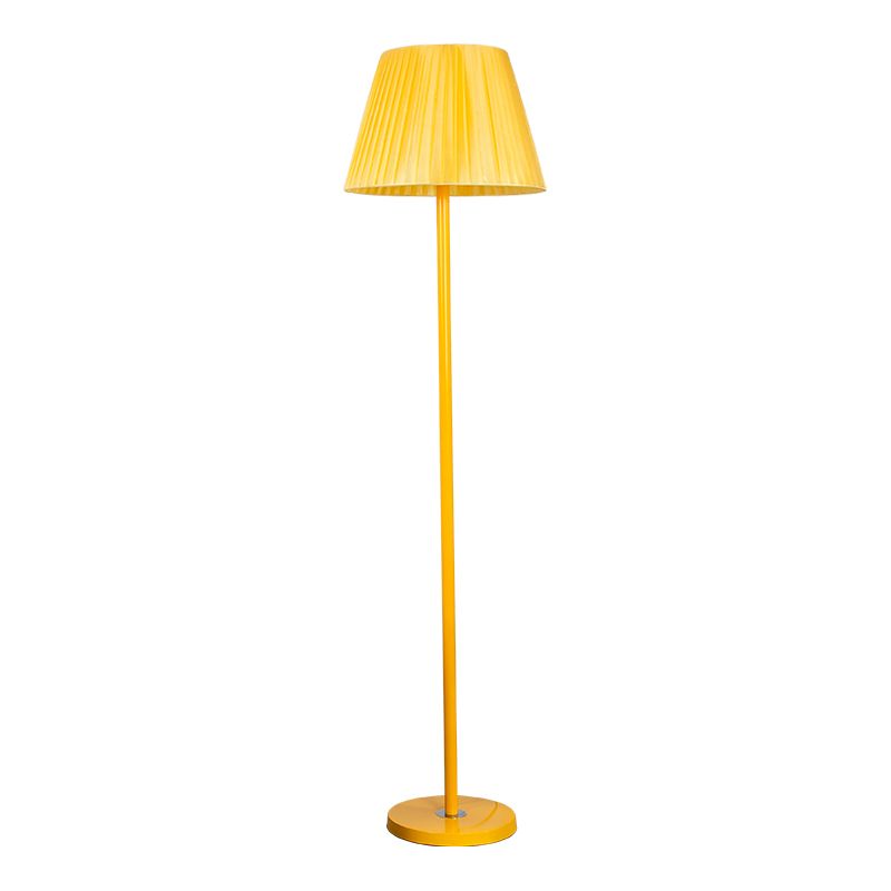 Geometrische Form Metallbodenbeleuchtung moderner Stil Eins Lichtbodenleuchten