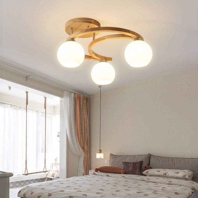 Lámpara de techo de dormitorio de madera nórdica semi flush de luz de creciente con tono de vidrio de leche de domo