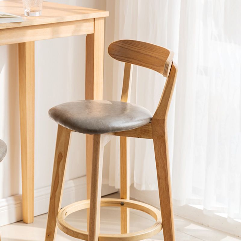 Moderner skandinavischer 27,95-Barhocker mit rundem Sitz und Holzsockel