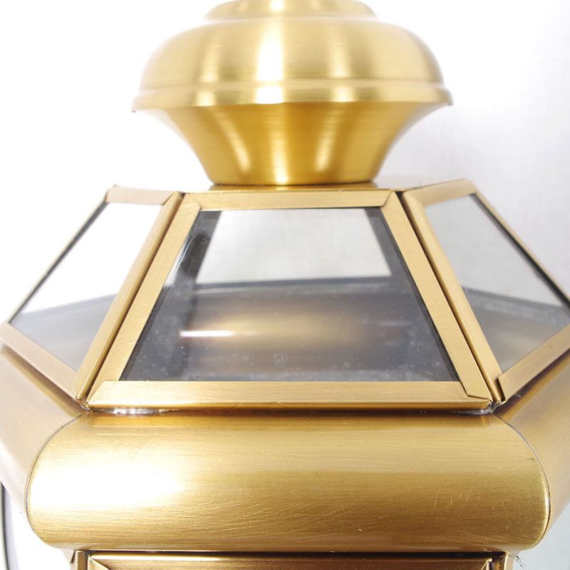 Économie d'urne traditionnelle verre transparent 1 luminaire mural mural en laiton avec bras incurvé