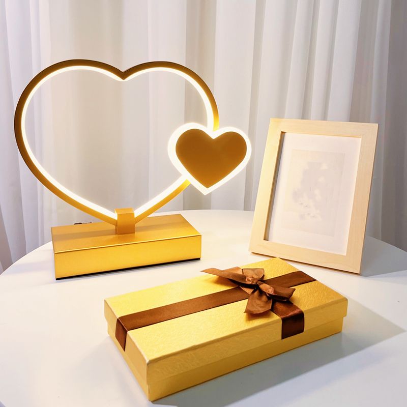 Romantic Heart Shaped Table Lamp Modern Metal Bedroom LED Night Light