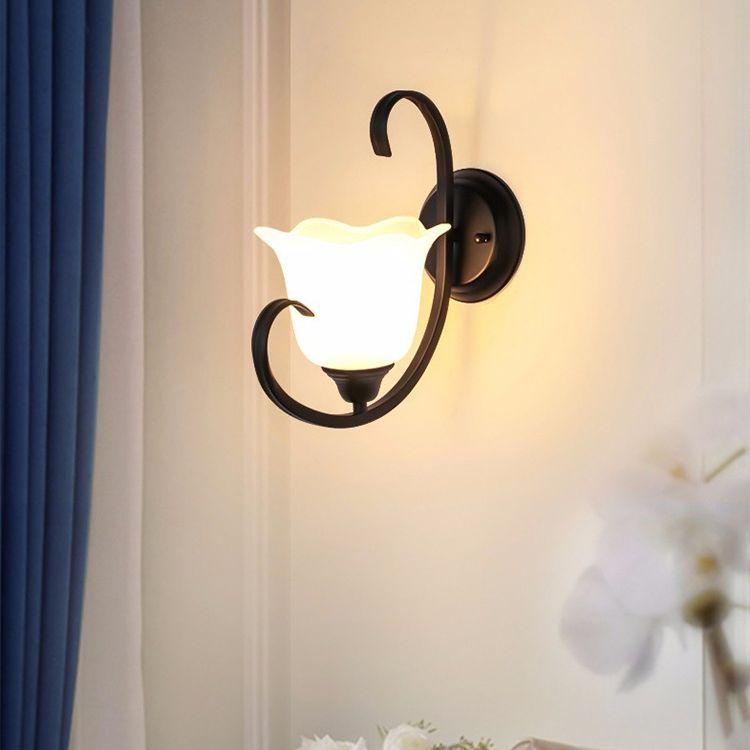 Salón de dibujo floral pared apliques country vidrio lechoso simple idea de iluminación de pared negra con brazo de desplazamiento