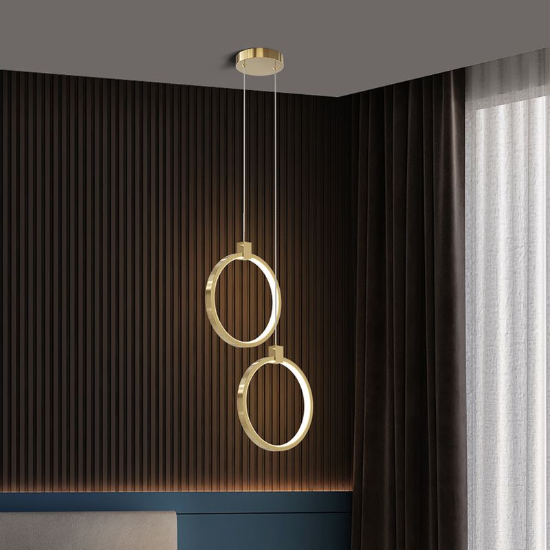 Camera da letto geometrica a sospensione a sospensione Luce in metallo LED minimalista Afferma del soffitto in oro