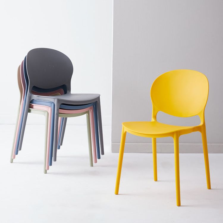 Chaise latérale de salle à manger à dossier ouvert en plastique nordique, chaise de salle à manger de 32 pouces avec 4 pieds pour Restaurant