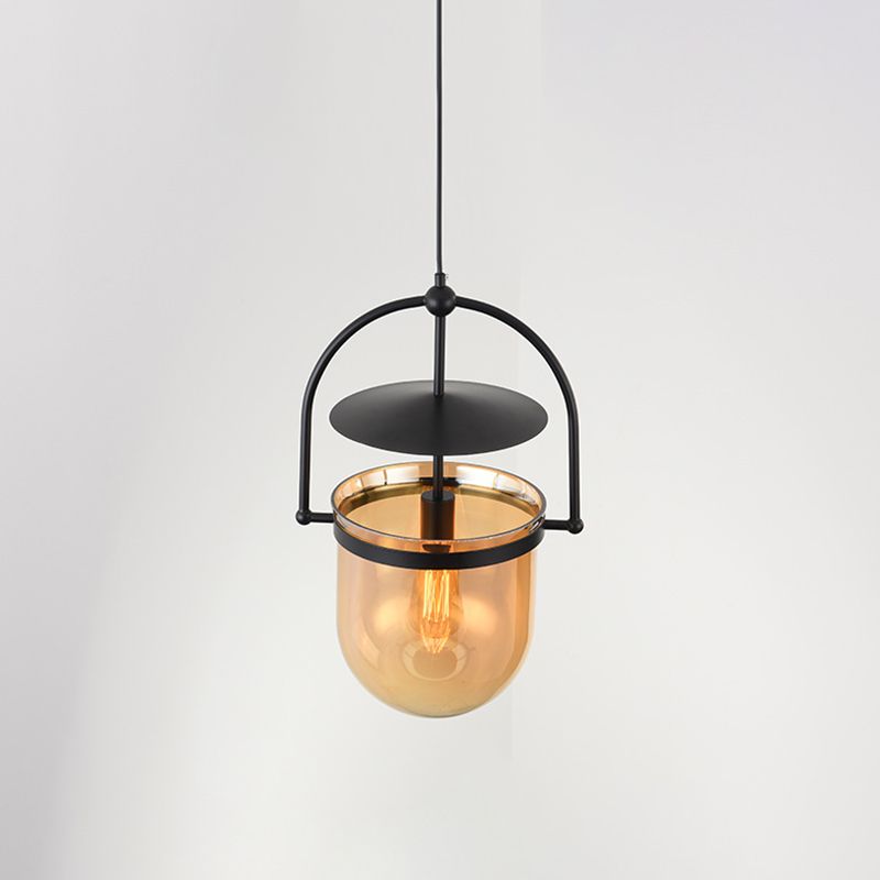 Lampada industriale a sospensione singola vintage lampada in ferro laccata con tonalità in vetro ambra