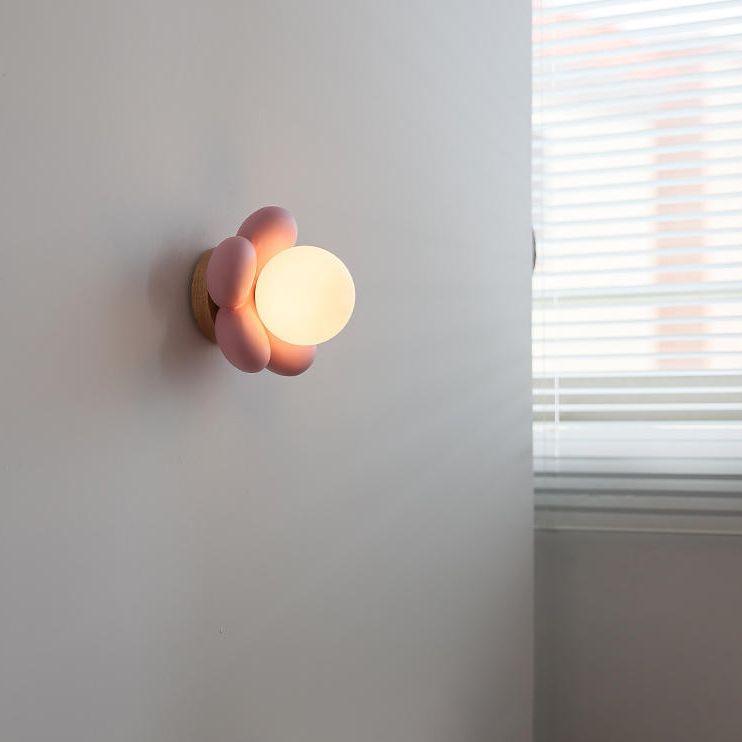 Modern White / Pink Wall Light Fixture Minimalist Wall Light Sconce for Bedroom
