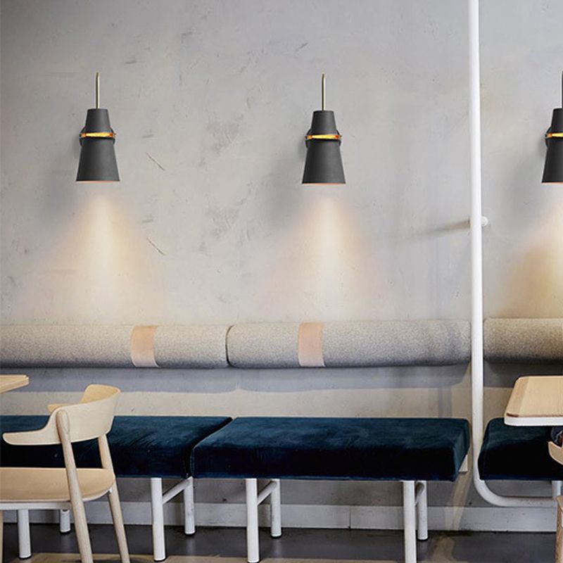 Bunte moderne Stil Wandleuchte Hornform 1 leichte Wandleuchte für Schlafzimmer