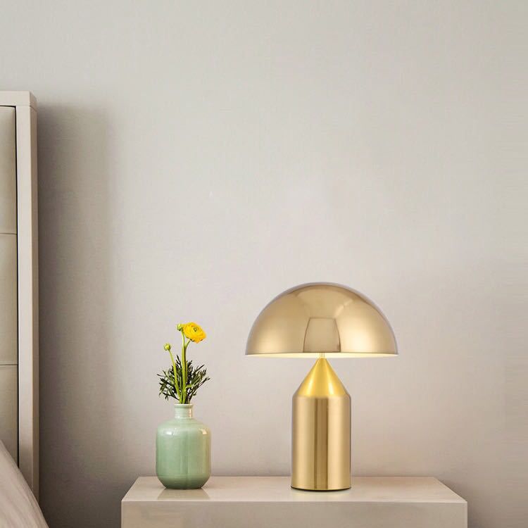 Moderne Tischlampe 1-Licht-Schreibtisch Licht mit Metallschatten für Schlafzimmer