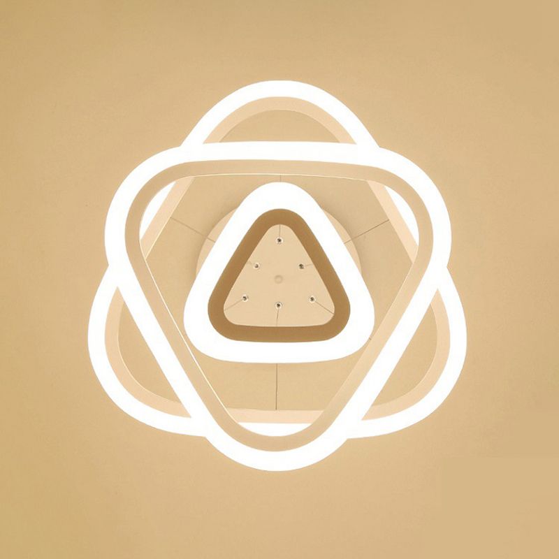 Triangle Restaurant Deckenheizanhänger Leuchtmetall minimalistische LED -Kronleuchter in Weiß