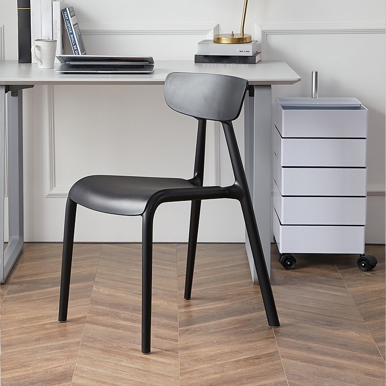 Minimalistische stijl Plastic armloze stoel Open achterste Dining zijstoel voor thuisgebruik