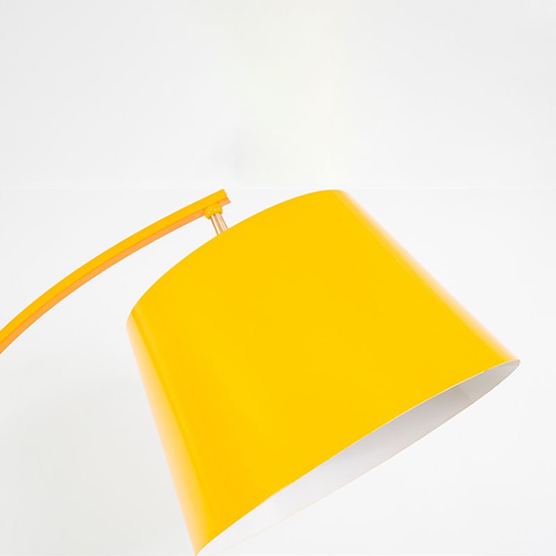 Lámpara de lectura de piso de metal de macarrón arqueado luz de piso de 1 luz para dormitorio