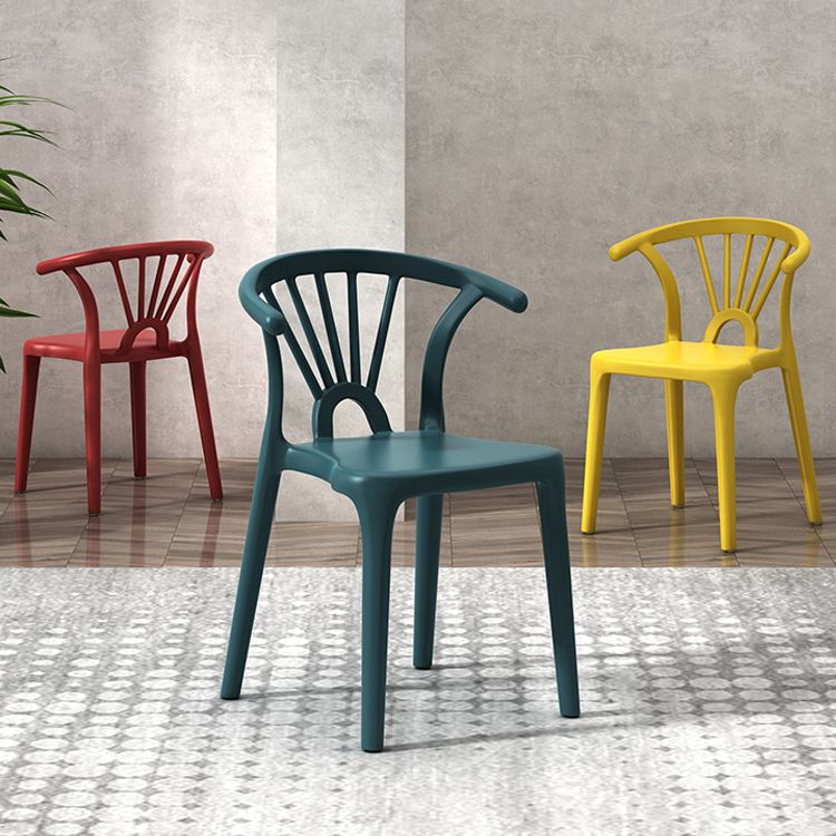 Parte posterior plástica del listón de la silla lateral casera contemporánea del final mate que cena la silla