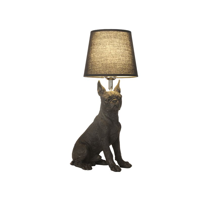 1 Glühbirne Stoff Nachtisch Licht traditionelle schwarze Schlagzeugschlafzimmer Nachttischlampe mit Harzhund Basis