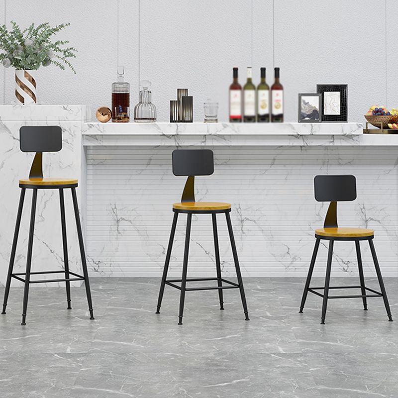 Moderner, armloser Thekenhocker mit Rückenlehne, Eisen, Wohnzimmer-Barhocker mit Pedal, 1 Stück