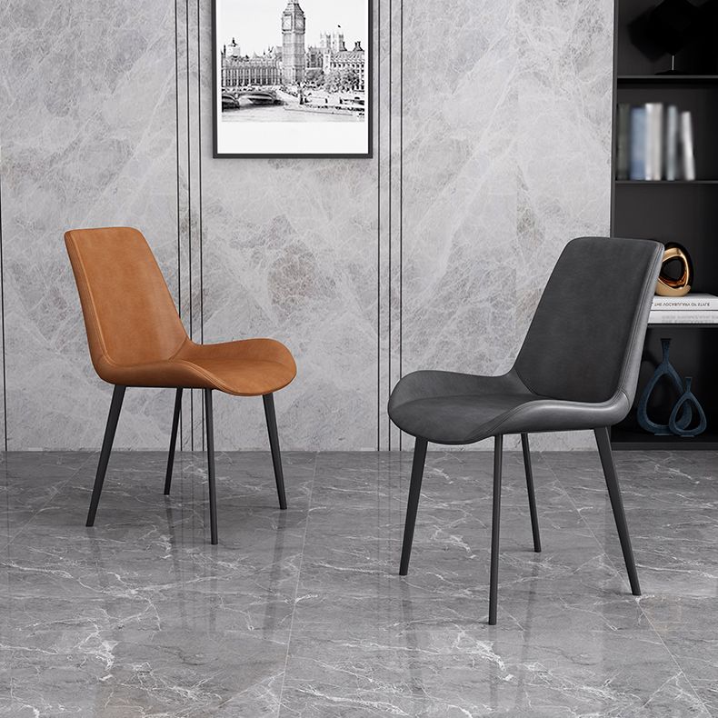 Chaise d'appoint de restaurant scandinave en cuir, chaise de salle à manger Parsons avec pieds en métal